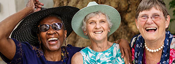 3 ladies with sunhats